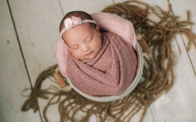 Newborn tradicional ou lifestyle: qual ensaio combina mais com a sua família?
