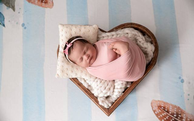 A segurança do bebê no ensaio newborn