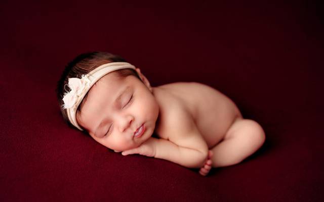 Quando fazer o ensaio newborn? Entenda por que os primeiros 15 dias são tão especiais