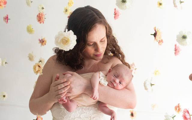 A massagem shantala pode ser uma ótima maneira de fortalecer o vínculo entre mãe e filho e proporcionar relaxamento ao bebe.