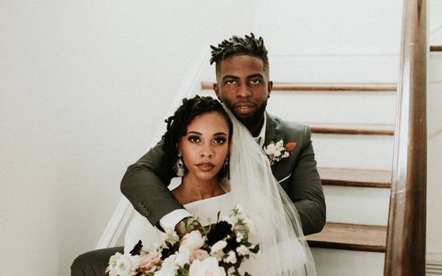 Tendências de ternos e vestidos para seu casamento