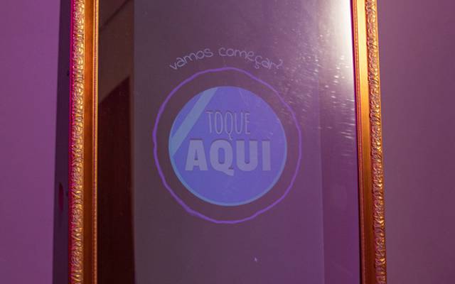 O ESPELHO MÁGICO DE FOTOS É A PARTE MAIS DIVERTIDA DA FESTA. SEUS CONVIDADOS VÃO AMAR!