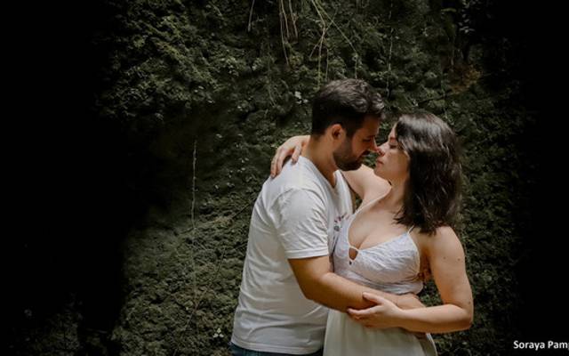 O dia do casamento é como um sonho que se aproxima, um momento onde o coração bate mais forte e os sorrisos se multiplicam em