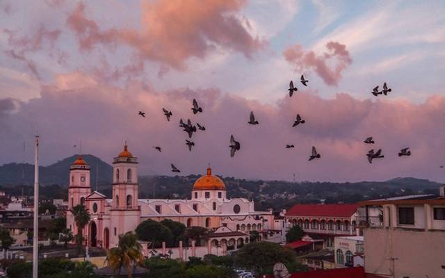 Tocando nubes con alas ajenas