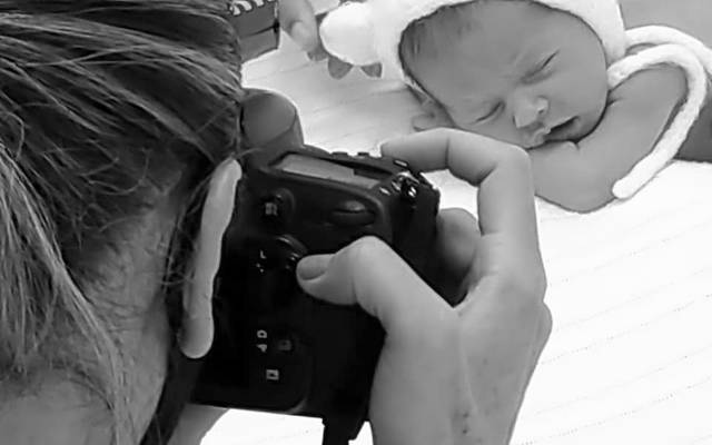 Fotografar um bebê recém nascido é gratificante...