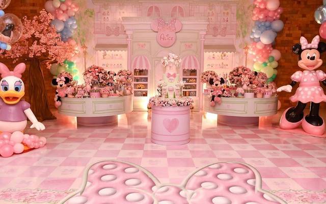 Descubra a Magia da Decoração de Aniversário Infantil: Conheça a Talentosa Cenógrafa e Decoradora Cris Reis!