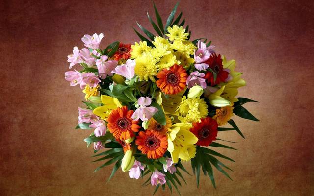 Guia Prático: Cuidados e Encanto com Buquês de Flores Mistas