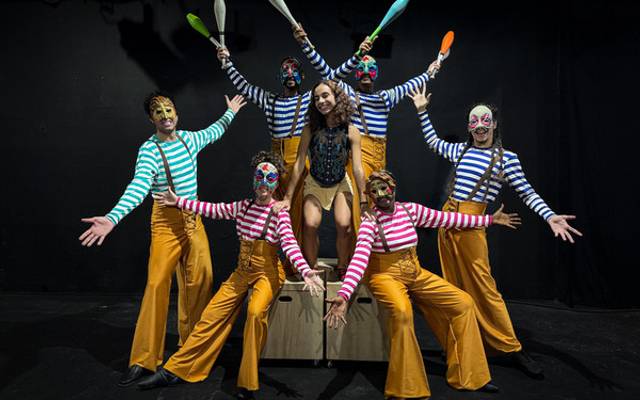 “E NO ENTANTO É PRECISO CANTAR...”