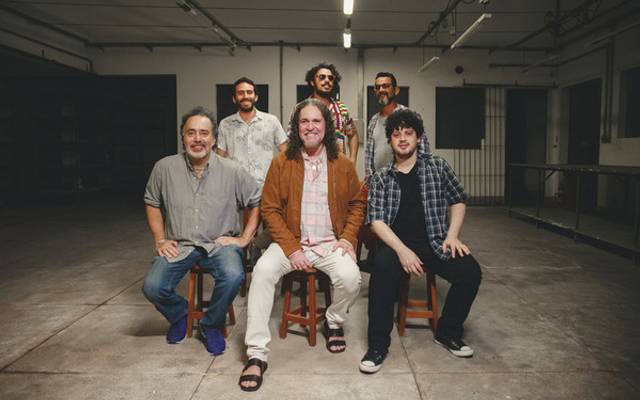 50 ANOS: BANDA DE PAU E CORDA (PE) LANÇA ÁLBUM COMEMORATIVO EM BELO HORIZONTE Grupo volta à capital mineira no dia 6 de abril
