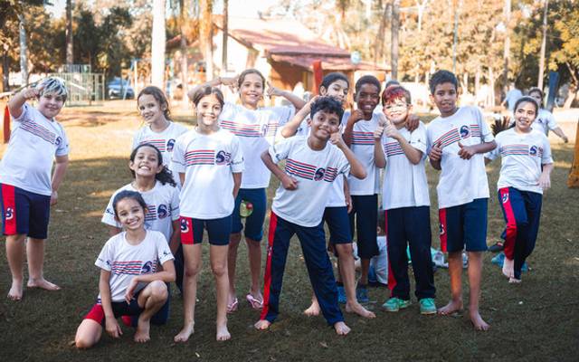 Parquinho com alunos Sinharinha