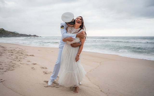 Elida & Itiel: Pre-weedding em Grumari de muito Amor e Fé.