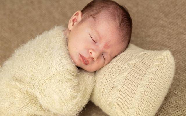 Ensaio newborn em Camboriú, SC, em estúdio: 10 dicas reais para viver (e registrar) os primeiros dias do seu bebê
