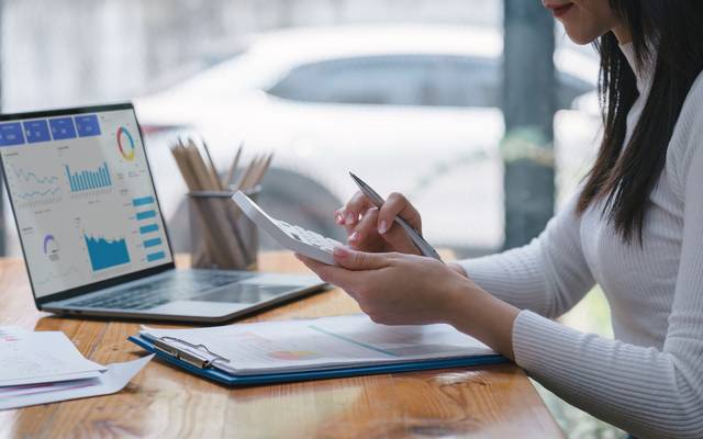 Dicas de sucesso para a implementação de CRM: Garantindo a adesão do usuário e maximizando o ROI