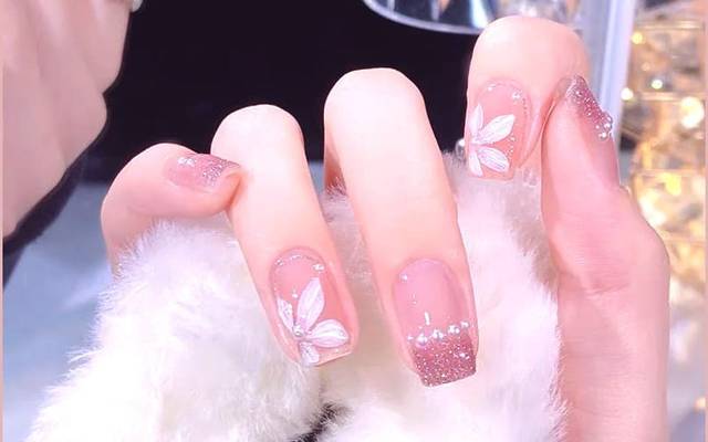 Uñas Acrílicas Cortas Bonitas: Guía de Tendencias para 2024