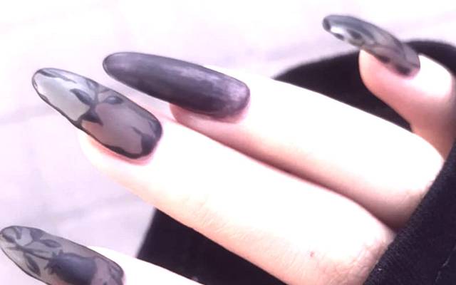 Tendencias 2024: Decoradas Uñas Acrílicas Negras