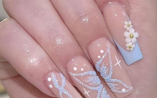 Top 5 Diseños Elegantes de Uñas Acrílicas para Eventos Especiales