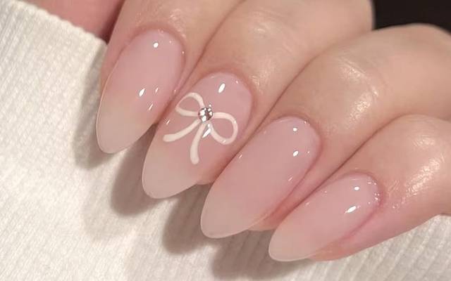 Diseños Elegantes de Uñas Acrílicas para un Estilo Moderno