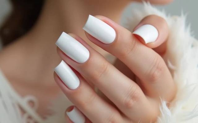 Uñas blancas elegantes para destacar en cualquier ocasión especial