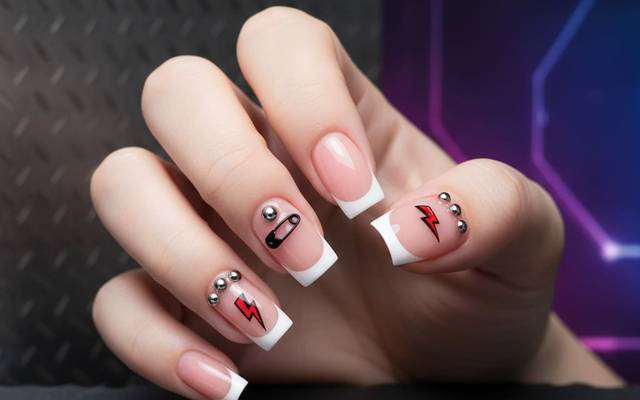 Uñas Acrílicas 2023 Elegantes: El Estilo Perfecto Entre lo Clásico y lo Punk