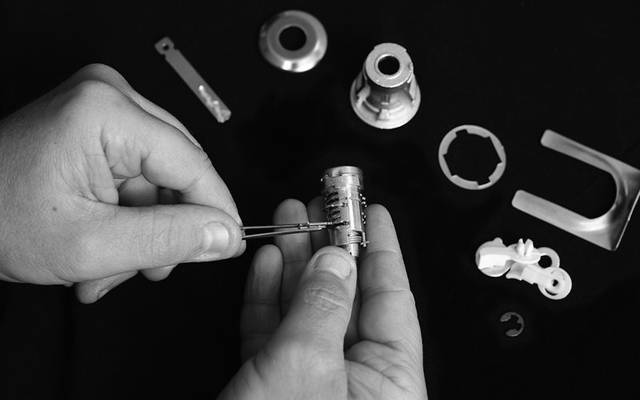 Key to Success: Automotive Lock Repair Demystified for Dubai Residents

