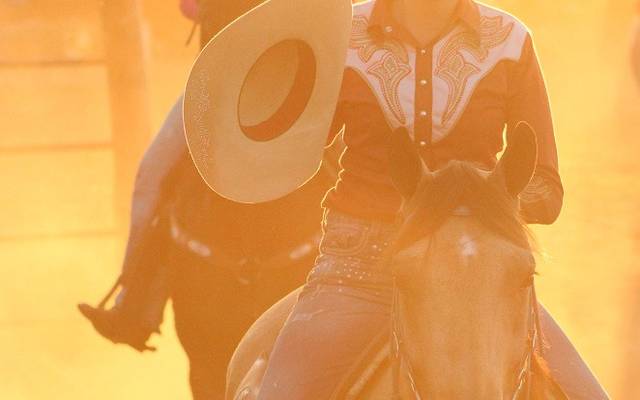 A Beleza da Naturalidade: Capturando a Vitória de uma Campeã