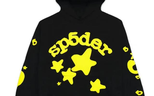 Sp5der Hoodie: A Blend of Style and Streetwear Culture
