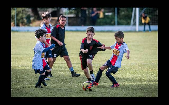 Escolinhas de Futebol: onde nascem sonhos e se formam campeões