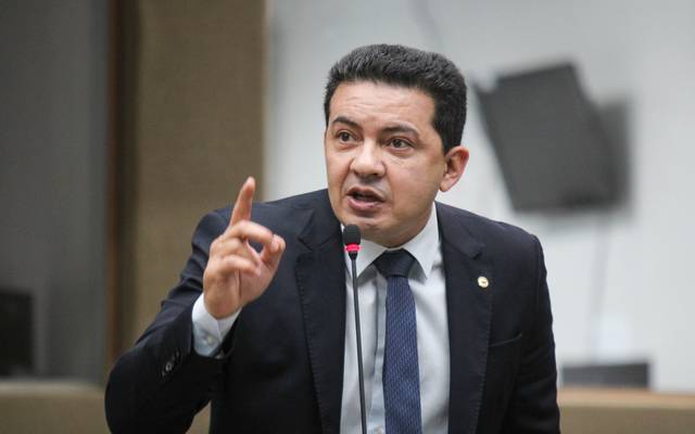 Deputado estadual Delegado Péricles mostra situação do quartel da Polícia Militar em Einurepé