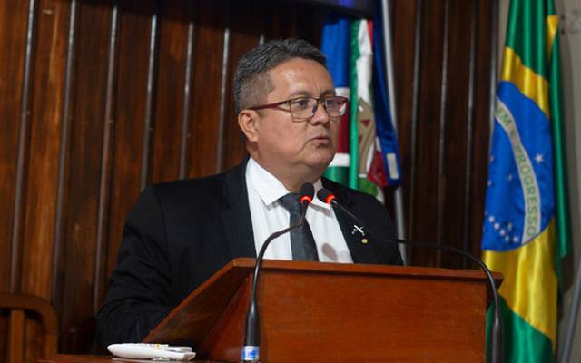 Vereador Sargento de Macedo cobra soluções da Cohasb sobre abastecimento de água