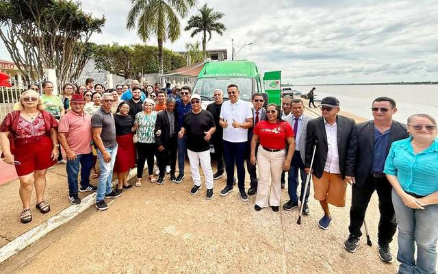 Deputado Federal Silas Câmara participa da entrega de Unidade Odontológica Móvel em Careiro da Várzea