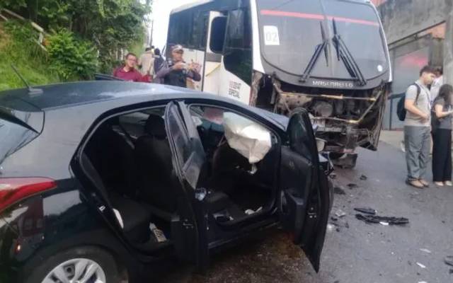 Motorista de 67 anos morre preso às ferragens após acidente em Manaus