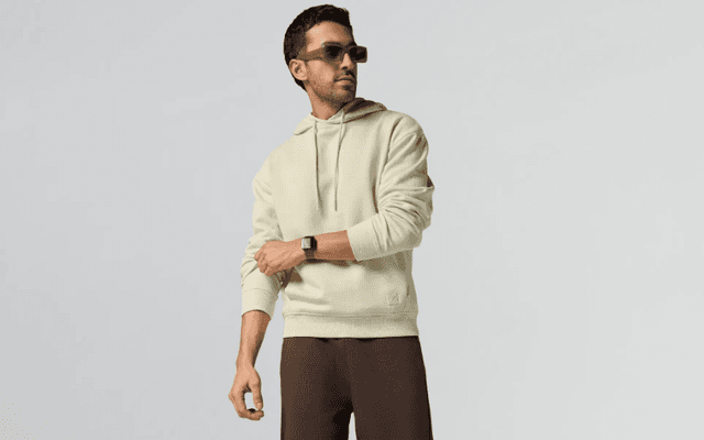 Streetwear Essentials: Pairing Oversized Hoodies with Sneakers and Pants