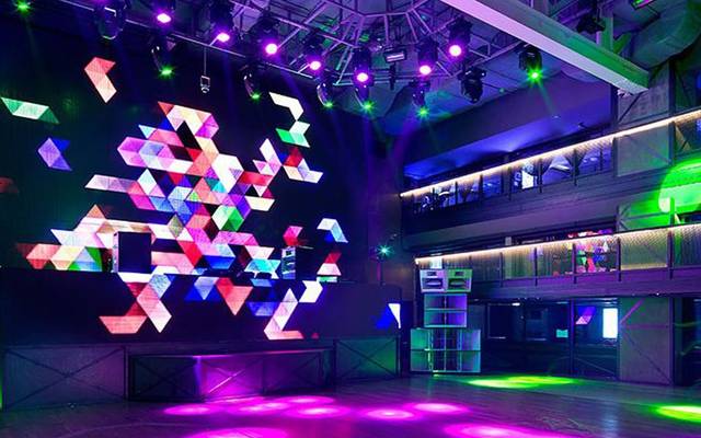 How DJs Can Use LED Strobe Lights to Energize the Crowd