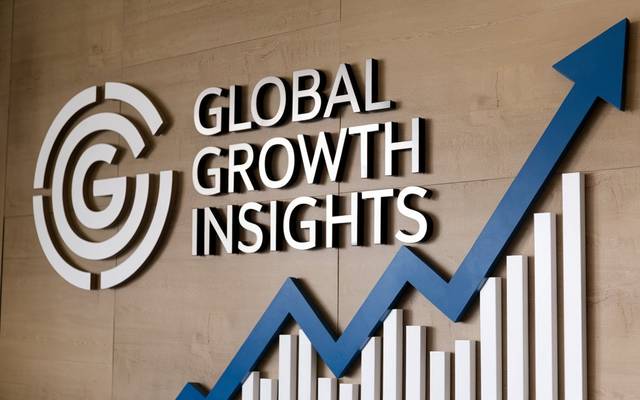 Como o comportamento do consumidor está influenciando o crescimento do mercado de ternos masculinos?