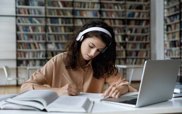 Why MyPerfectWords.com’s Essay Editing Service Shines This Christmas 2025