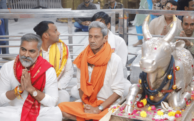 Ujjain News: Actor Vijay Raaz Offers Prayers at Baba Mahakal, Chants in Nandi Hall
