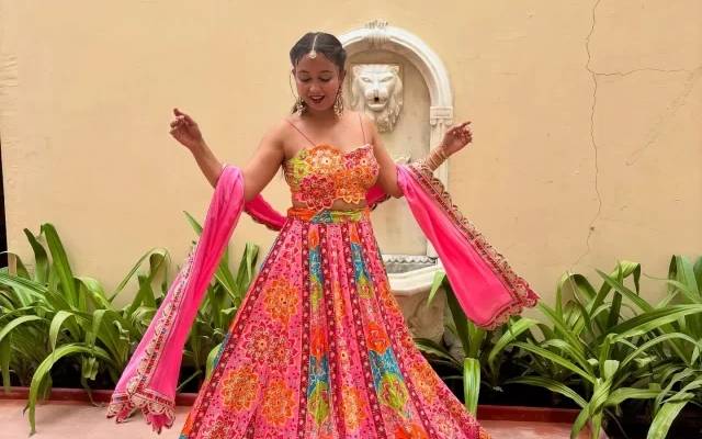 Customizing Comfort: Sourcing Fabrics for Kurtis, Pants, and Jumpsuits Online