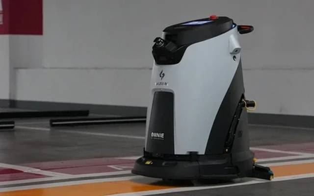 Choosing a Commercial Automatic Floor Cleaner Robots in the USA