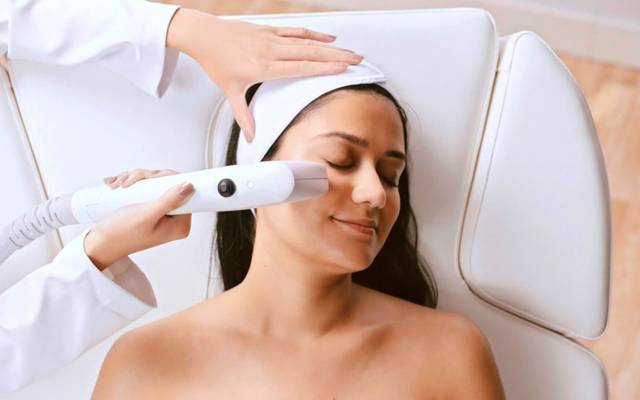 What Defines a Non-Surgical Facelift Procedure?