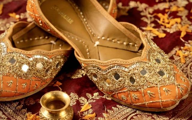 How to Pick Bridal Juttis That Do Not Hurt During Long Wedding Events?


