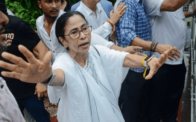 Political Row Erupts in West Bengal Over Viral Video of Mamata Banerjee at Protest