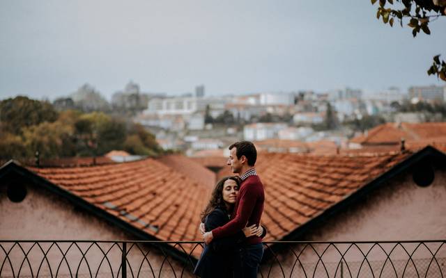Engagement session in Oporto streets