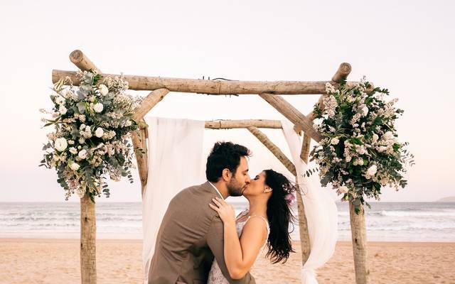 Casamento Pé na Areia em Búzios: O que Você Precisa Saber