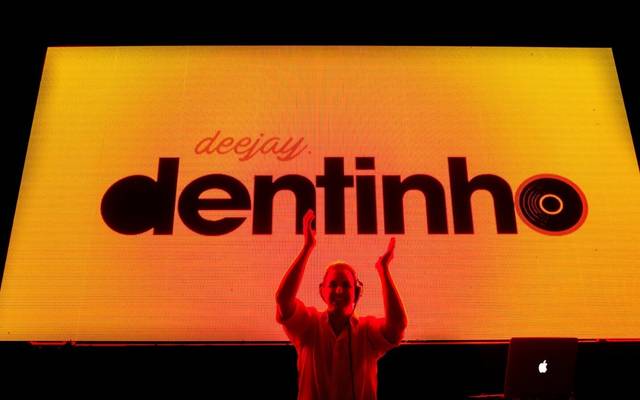 MC Dente e os 8 Hits que Não Podem Faltar no Dia do seu Casamento!