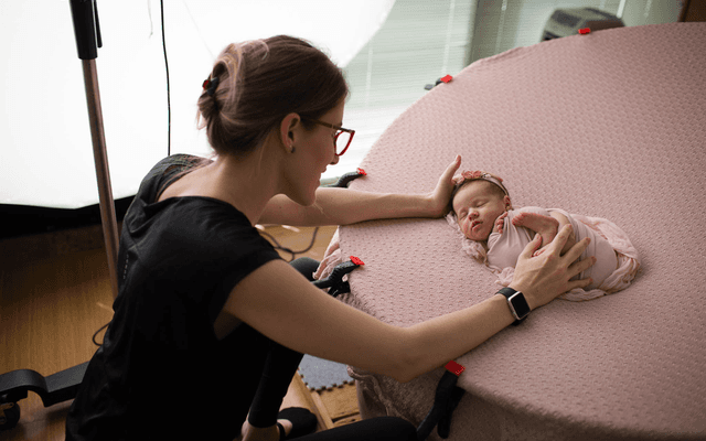 Como escolher o fotógrafo para fazer a sessão de Newborn do seu bebê?