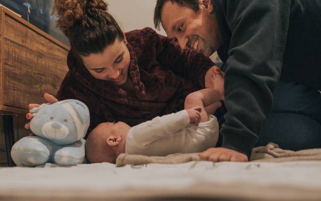 Um bebe, família, amigos e um negócio para gerir