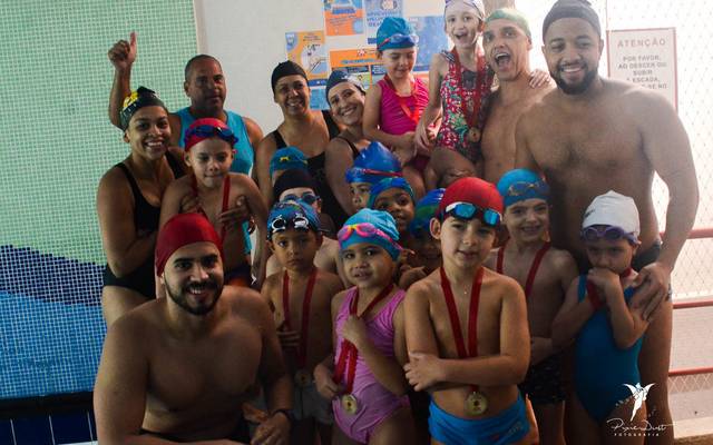 Academia Max Forma no Flamengo Realiza Festival de Natação Infantil