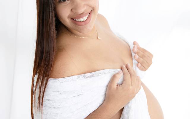 Será mesmo que ela estava uma grávida gordinha? Confira como a ajudei a se ver linda!