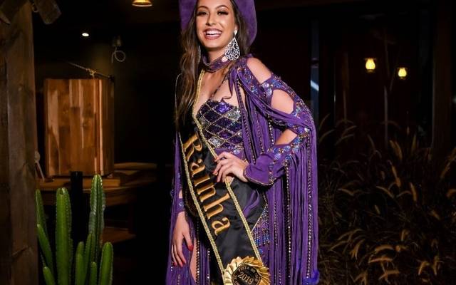 Um Novo Reinado!  Tayná Correia é eleita a rainha da festa de peão Americana