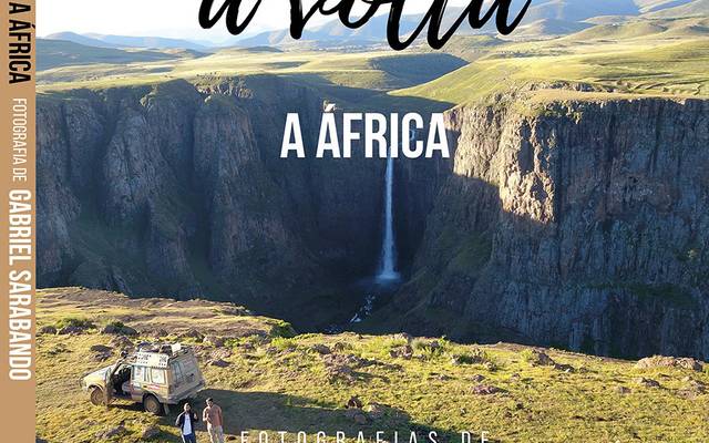 Volta a África em Livro